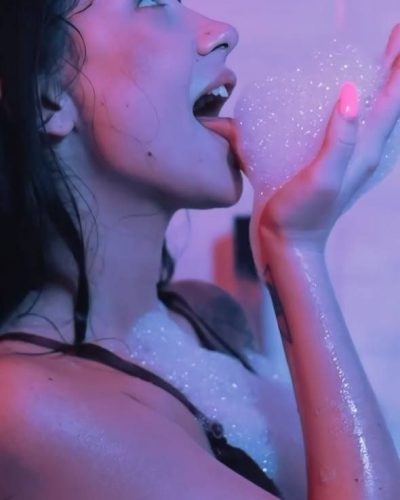 Escort Yana 76056