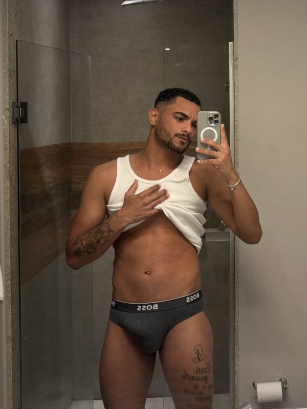 Escort Basil | ID 76878 | Photo 1 of 19