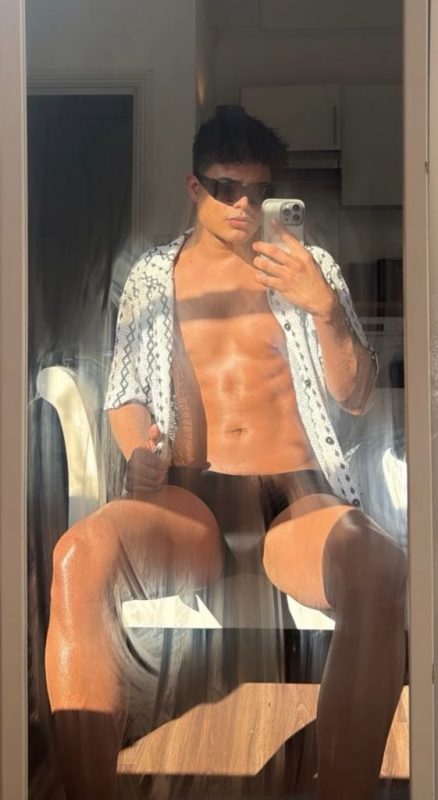 Escort Calvin | ID 77131 | Photo 1 of 19