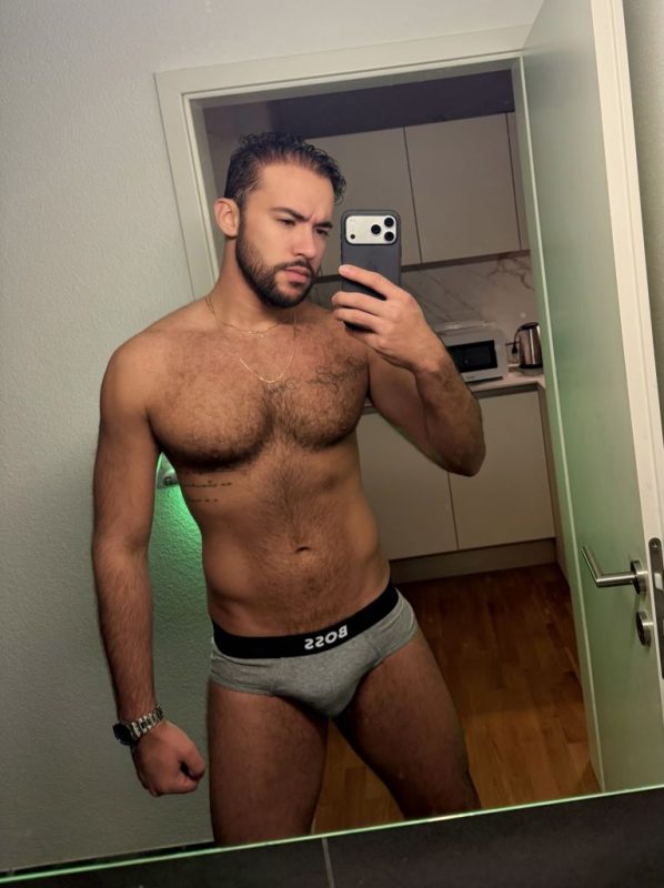 Escort Carlo | ID 77151 | Photo 1 of 19