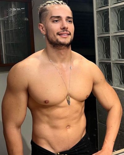 Escort Gustavo 77643
